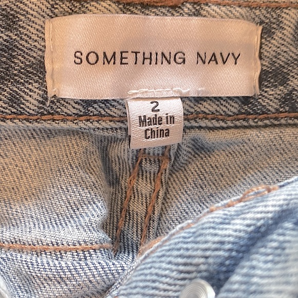 Something Navy Nina Slit Hem Jeans - Picture 10 of 11